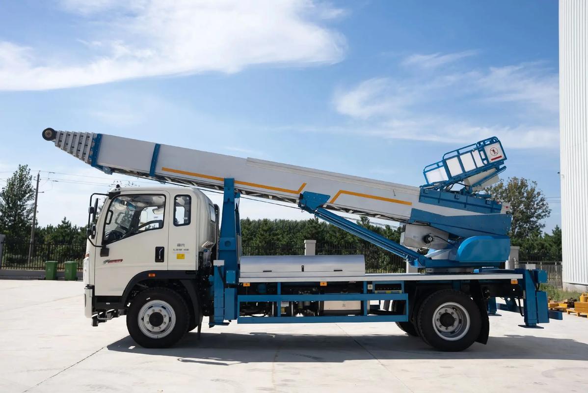 德安县云梯上料车租赁费用